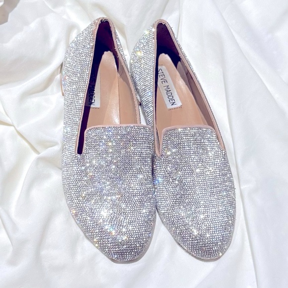 Steve Madden Women's Silver rhinestone Loafers sz 6 just in time for parties! - Picture 2 of 12